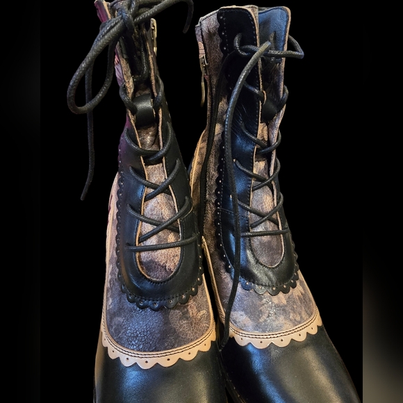 L'Artiste Boots - Picture 2 of 9